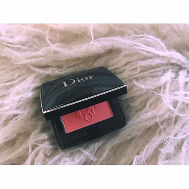 yun on LIPS 「_______Dior❤️_______発色がいいのでチークは..」（1枚目）