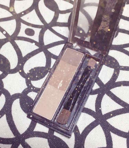 Visée リシェ アイブロウ&ノーズパウダーのクチコミ「長年愛用しています。ペンシルだけでは自然な眉にならないのと。眉頭は絶対にペンシルをしないと決め.....」(1枚目)