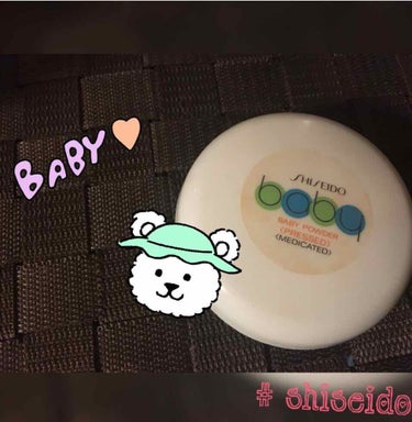 資生堂ベビーパウダー👶🏻💞
中がしっかりプレストされて固まってるから持ち運びにも便利😉🌟付属のパフもちゃんと資生堂のパフ👍🏻
私はリキッドファンデーションの仕上げにふんわりブラシでのせて使ってます💗
