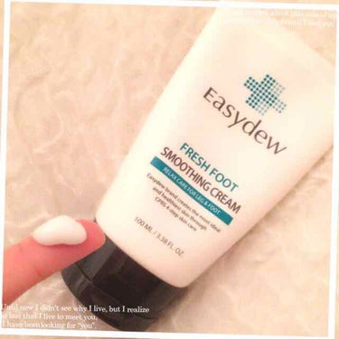 Easydew（イージーデュー）
【FRESH FOOT SMOOTHING CREAM】

Easydewは韓国で有名なドクターズコスメ。
そのフットケアシリーズです。

伸びがいいので夏でもイヤにな