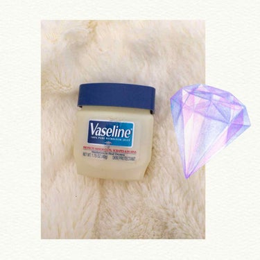 Vaselineのクリームです♡

目元にも口元にも
乾燥がひどい時はコレを塗ると
安心です💕✨

どこにでも買い足す事が出来るので
常に家に置いてあります👌🏼💛

かかととか乾燥がすごい時も
これを塗