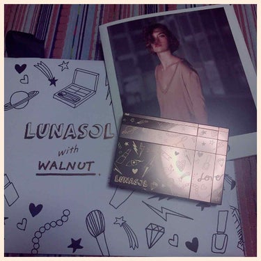 WALNUTとのコラボ商品。予約していてようやく受け取りに行ってきました。可愛くてテンション上がります☺︎

スムージングライトメイクアップベースと合わせてオリジナルポーチの予約をしていたのですが、ベー