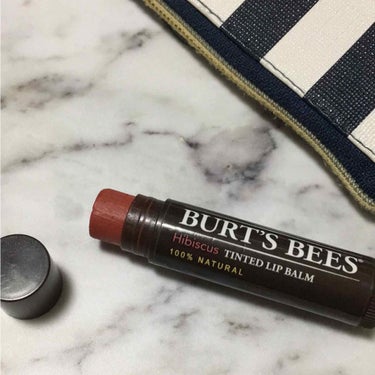 ティンテッド リップバーム ハイビスカス/BURT'S BEES/リップケア・リップクリームを使ったクチコミ（1枚目）