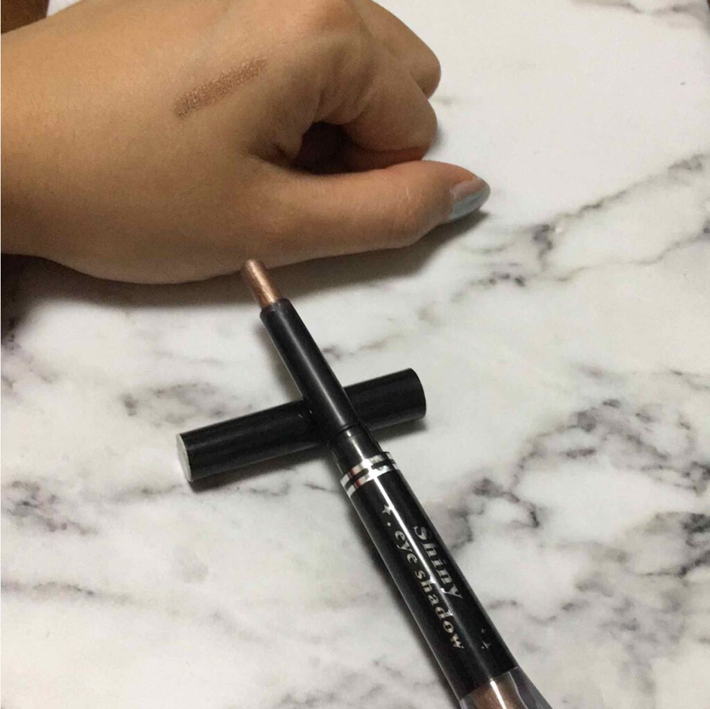 シャイニーアイシャドウ/DAISO/スティックアイシャドウを使ったクチコミ（1枚目）