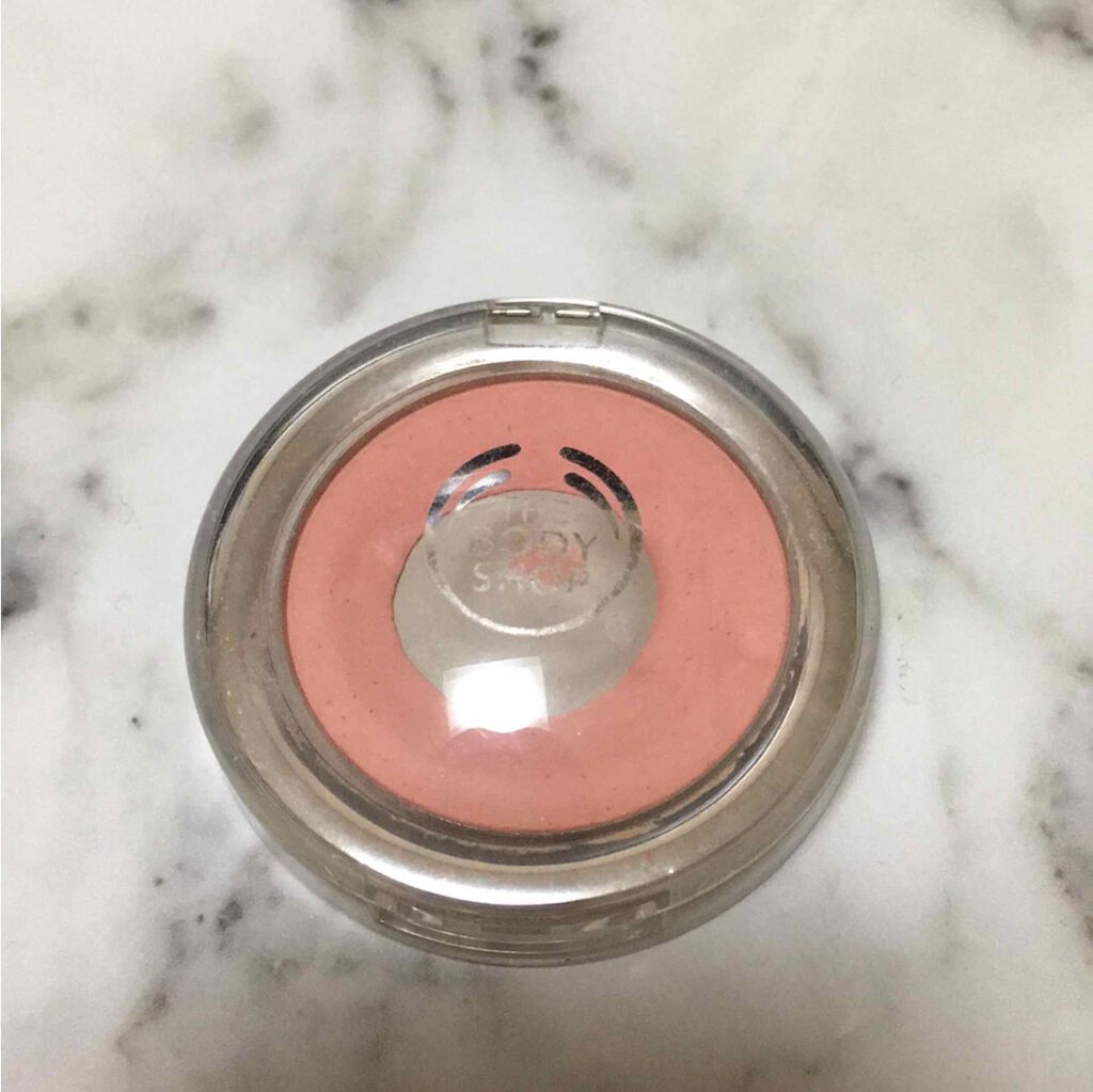 THE BODY SHOP オールインワン チークカラーのクチコミ「THE BODY SHOPのオールインワンチークカラー04
コーラルピンクでふんわりチークにな.....」（1枚目）
