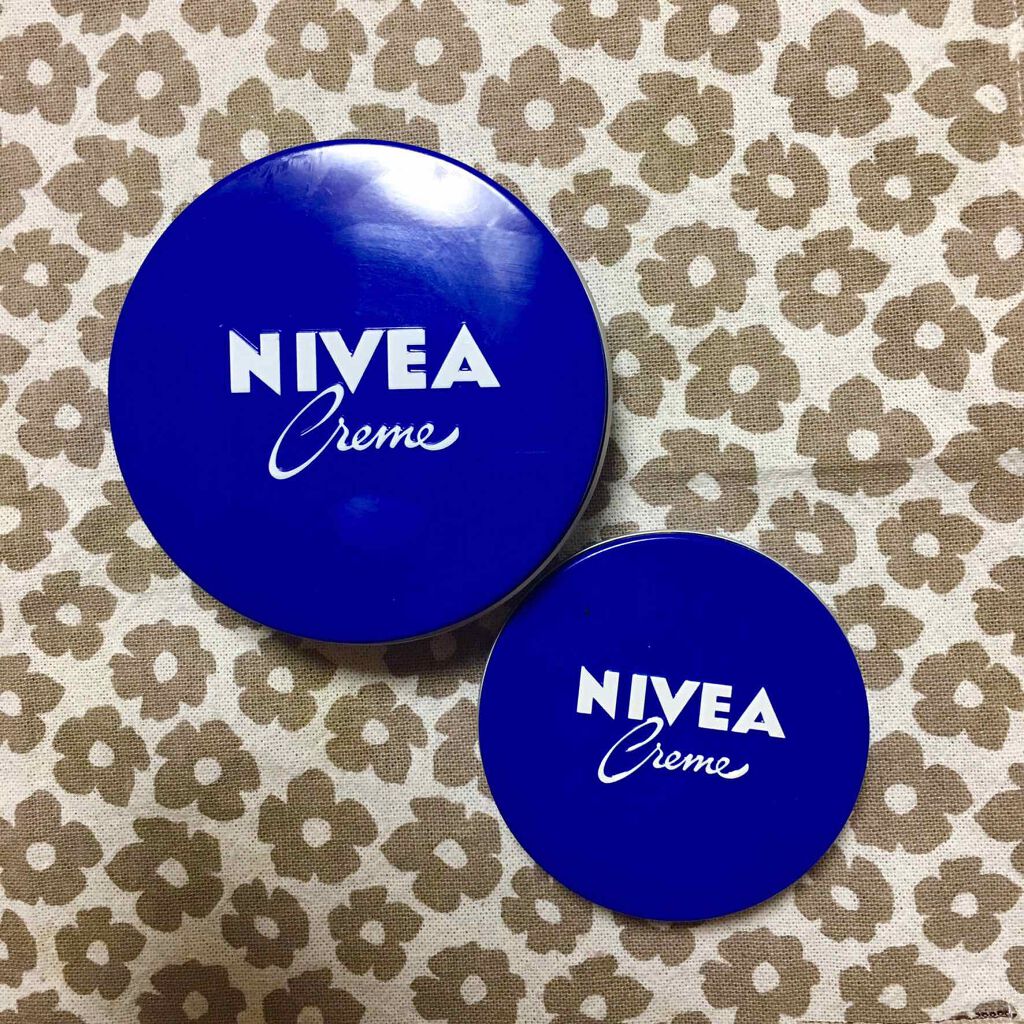 ニベアの青缶。
ちょっとお肌の調子悪いなって時に、顔が真っ白にらなるまで塗ってから寝ます。
すると翌朝かなり調子が戻ってます。
顔にも、手にも、身体にも、どこにでも使えるので常備してます。
コスパもものすごくいいしです。