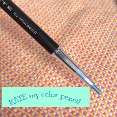 KATE my color pencil の ブルー 🦋

下まぶたよりは、ブルー系は上まぶたの方が無難です◎

アイシャドーがわりにフルに引いてもよし◎ 水色と青の中間色なのでかなり使いやすく、伸びも