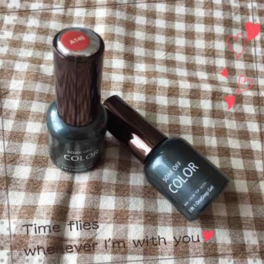 SOAK OFF COLOR♡
カラージェルネイルは、筆とカラーが別々になっているのもが基本なのですが、コレは普通のカラーネイルと同じタイプなので、お手入れ楽ちんです♡コレとUVライトがあればできちゃい