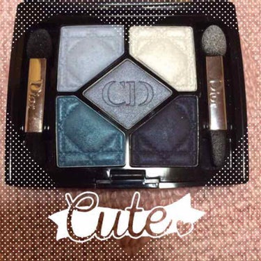 Dior サンククルール 276 カレ ブルー

綺麗なブルーのパレットです💙
薄いカラー＋濃いカラーの２色を使うと簡単に綺麗な目元に👁✨
濃いカラーを目尻にだけ使っても素敵です
さすがデパコス💙さすが