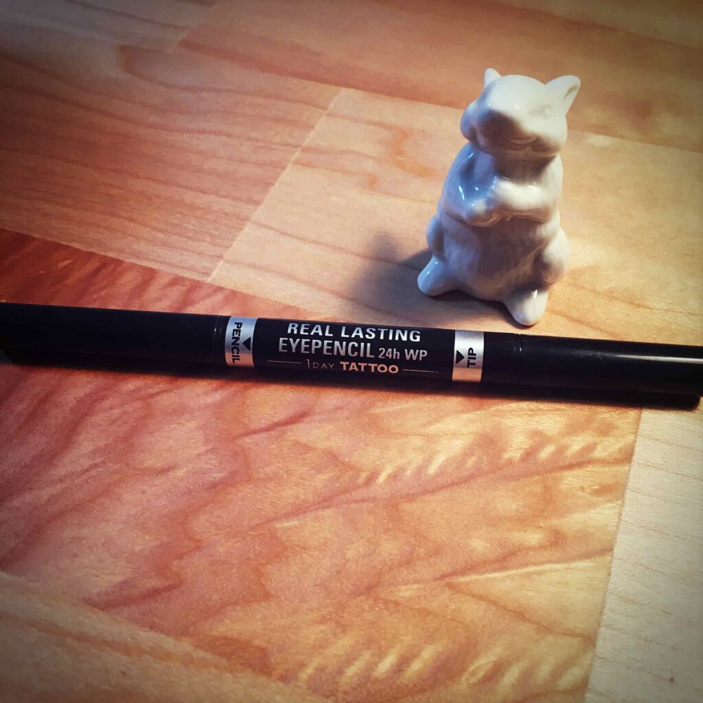 リアルラスティングアイライナー24h/K-パレット/リキッドアイライナーを使ったクチコミ(1枚目)