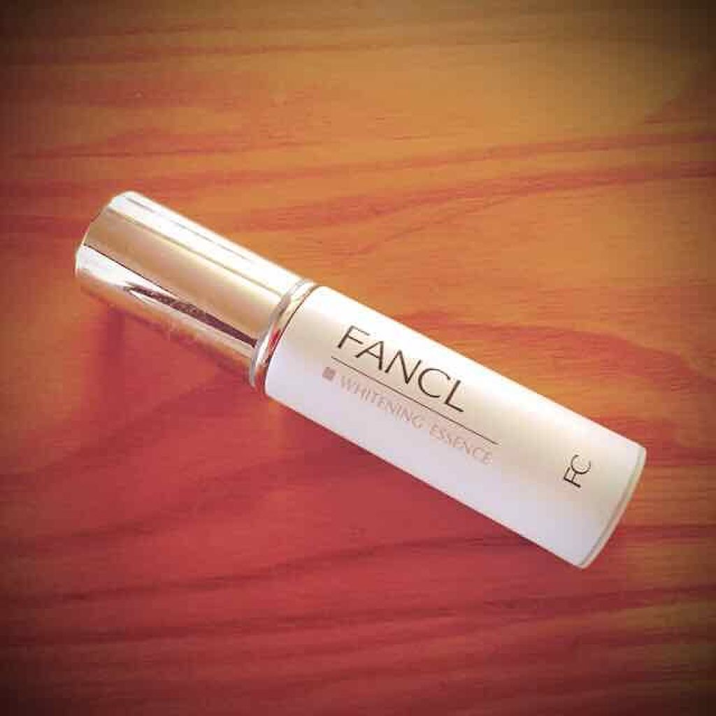 ファンケル ホワイトニング エッセンス(旧)のクチコミ「ファンケル ホワイト二ングエッセンスa♡
美白になりたい！シミを増やしたくない！
綺麗になりた.....」（1枚目）