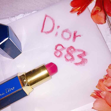 Dior ルージュアレーヴル
883 PRIMA SUPREME👠

771番とよく似ています。

色の違いはごくわずかで
こちらの方が薄づきですかね💄
(といってもわずかな差)

色付きのせいか
若干