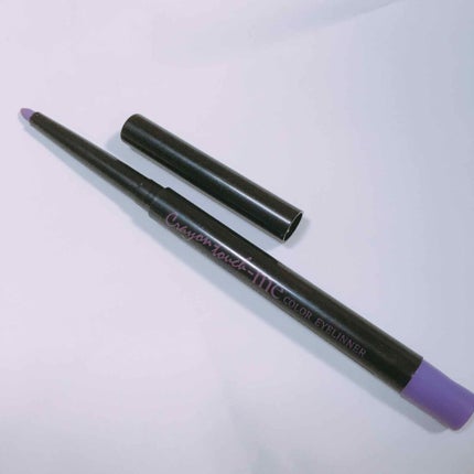 キャンドゥ アイライナーペンシルのクチコミ「キャンドゥのカラーアイライナーパープルです!繰り出し型のペンになっていて細くて書きやすいです✨.....」(1枚目)