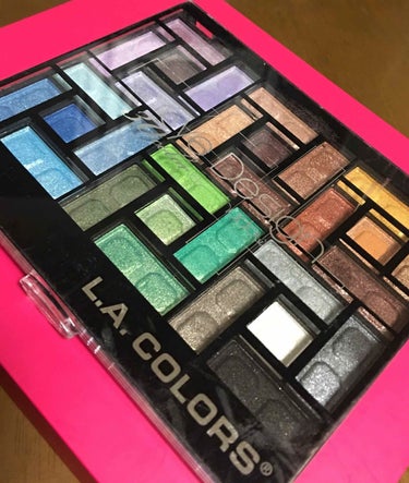 L.A.COLORS 30カラーアイシャドーパレットのクチコミ「【30色パレット】エルエイカラーズ　アイデザインアイシャドーパレット
厳しい評価ですが、まず発.....」（2枚目）