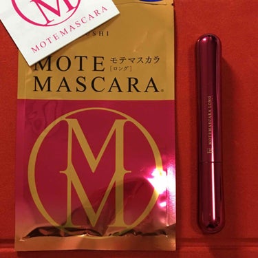 モテマスカラのロングタイプ買ってみました♥

口コミ通り、ダマにならずに
綺麗にロングまつげにしてくれます😳💞
滲んだりもしなかったです❣️

美容液成分が入っているので
使ってみて、まつげの調子が
良