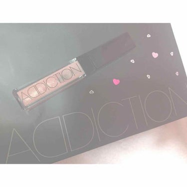 （✓）ADDICTION
（✓）リップグロス ピュア
（✓）010 キャンディー コーラル

これ一本だけだと色が薄いと思います💭💭
なので口紅の上に重ねるのを
オススメします👌👌💓
ラメがキラキラして