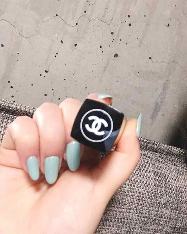 ❤︎CHANEL ルージュココ 462 ROMY

定番のCHANELのリップです💄

かなり発色のよい青みピンクです！
流行りのツヤ感や透け感は一切なく
マットな仕上がりになります！

リップ下地が必