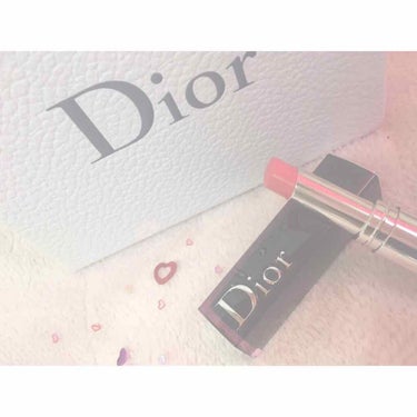 （✓）Dior
（✓）アディクト ラッカー スティック
（✓）564 メルローズ

パッケージがピンク×黒で
可愛くてテンション上がります！！！
発色も良くてとてもかわいいです😍❤
ですが化粧をしていな