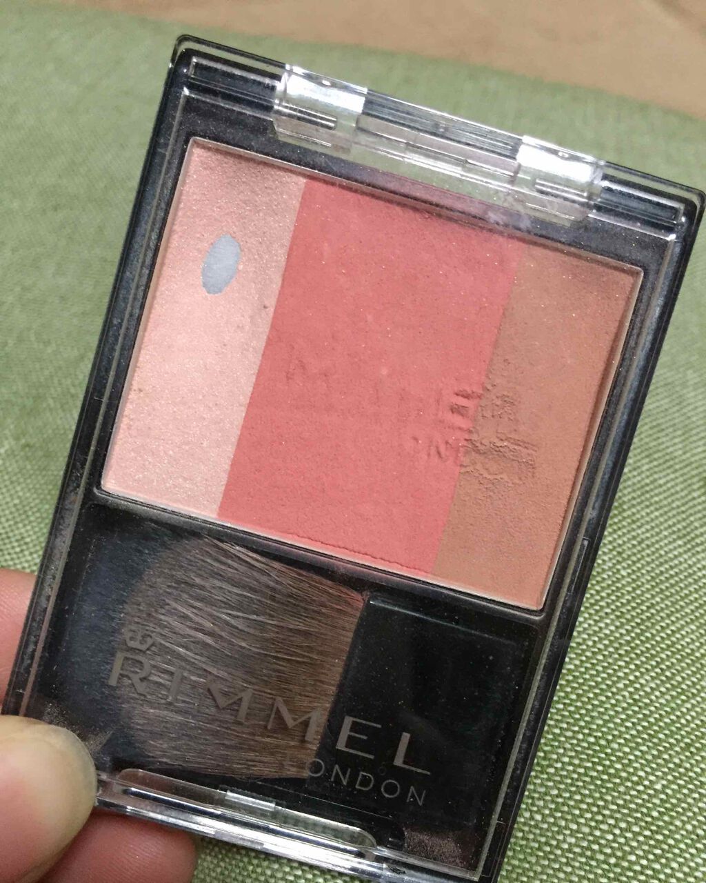 スリーインワン モデリングフェイスブラッシュ/リンメル ロンドン/パウダーチークを使ったクチコミ(1枚目)