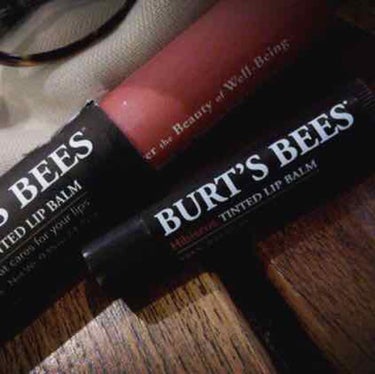 ティンテッド リップバーム ハイビスカス/BURT'S BEES/リップケア・リップクリームを使ったクチコミ（1枚目）