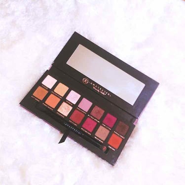 ANASTASIA BEVERLY HILLS
Modern Renaissance Eye Shadow Palette

セフォラのオンラインにて42ドルで購入しました！

◎発色
◎しっとりとした