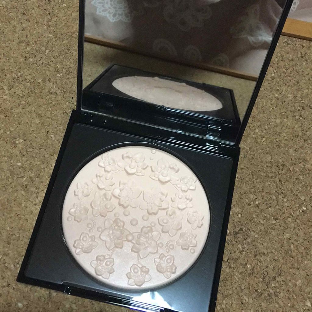 GIVENCHY プードル・グロウのクチコミ「
プードル・グロウ フェイスパウダー00番です。
5月1日発売のもので限定商品

マットなリキ.....」（1枚目）