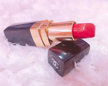  💄CHANEL ルージュ ココ 444 ガブリエル💄

♡ルージュ自体の色は濃い赤なのですが、塗ってみるとそこまで濃い赤ではないです

♡長時間色が持続します

♡デザインが上品かつ可愛くて集めたくな