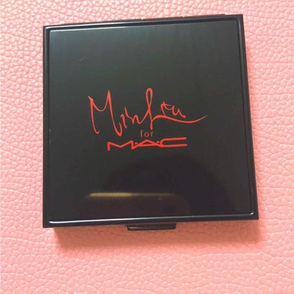 M・A・C パールマット フェイス パウダーのクチコミ「パールマットフェイスパウダー
ファーストウェーブズ
チークとして全体を混ぜてもそれぞれの色で.....」(1枚目)