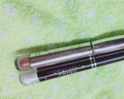 シャイニーアイシャドウ/DAISO/スティックアイシャドウを使ったクチコミ(1枚目)