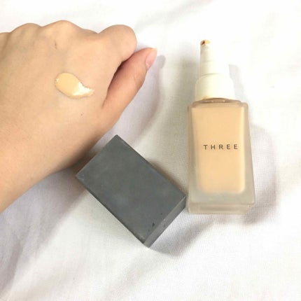 フローレスエシリアル フルイド ファンデーション/THREE/リキッドファンデーションを使ったクチコミ(2枚目)