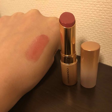 お色は04番ワインです💄

保湿成分も入っているので、下地なしで付けることができます！また、グロスなしでもぷるんとします💋💋
保湿用にリップクリームを使用してからだと、少し発色が落ちますがツヤ感はありま