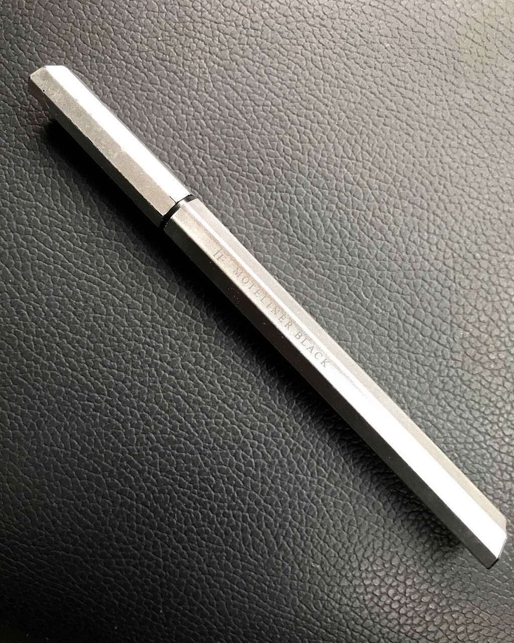 モテライナー リキッド/UZU BY FLOWFUSHI/リキッドアイライナーを使ったクチコミ(1枚目)