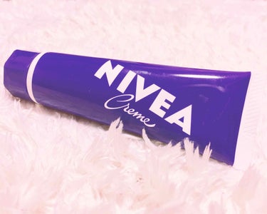 💘NIVEA ニベアクリーム スキンケアクリーム💘

♡乾燥したとき、お化粧の前、リップクリームの代わり、髪がまとまらないとき…などとにかく使い道がたくさん

♡肌がもちもち、しっとりなります

♡お風