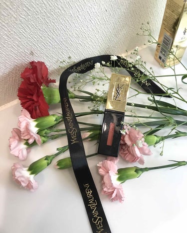 Yves Saint Laurent ルージュ ピュールクチュール ヴェルニ No,50です。
母の日に主人から頂きました。
娘からはメッセージカード💗
サラサラとしたつけ心地で色落ちしにくく馴染みもよ