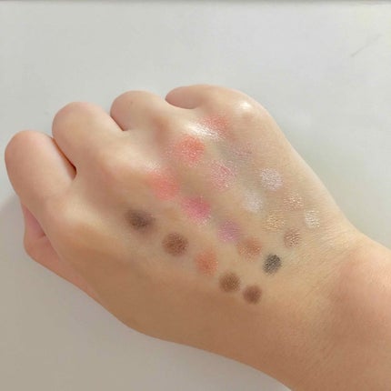 トゥエンティカラーズ/ディアローラ/アイシャドウパレットを使ったクチコミ(3枚目)