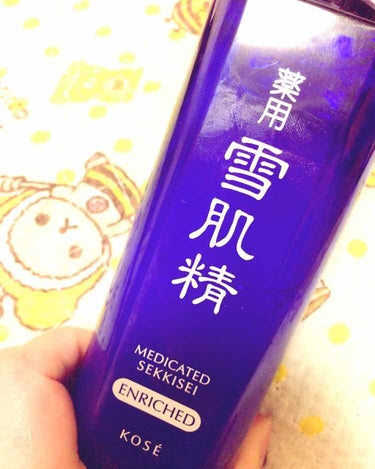 肌の綺麗なアラフォーの先輩が使ってると聞いて買いました💕普通のだと冬は乾燥するのでしっとりの方2本目✨肌に馴染むのが早い気がします(*≧▽≦)ご褒美用として😘