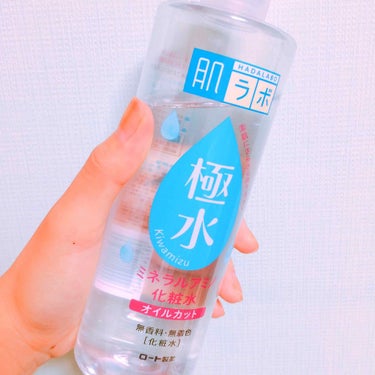 
肌ラボの極水ミネラルアミノ化粧水💙

さらさらで水って感じです！でも肌に塗ってパッティングすると肌がもっちりする！

オイルカットしてくれるので、朝化粧する前にコットンに染み込ませて顔を拭くとさっぱり