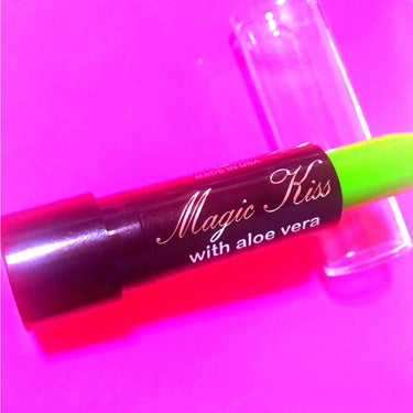 magic kiss
ハワイで発売されているリップ♪
自分の唇の水分量によって色が変わる
リップです！！

１回塗っただけでも充分キレイな濃い
ピンク色に発色してくれます。
その日によって唇の水分量が違