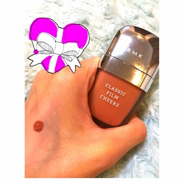 ＲＭＫ クラシック フィルム チークス
03ヌードヘイズ

チークとしてもシェーディングなどにも
使えるそうです😌💓

大人っぽい化粧の時に使ってます🌼
見た目は濃い！ってかんじですけど
伸ばすといいか