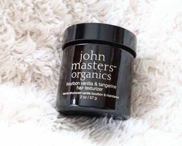 john masters organics バーボンバニラ＆タンジェリン　ヘアテクスチャライザー（オールヘア用オーガニックヘアワックス）のクチコミ「オーガニックで髪の毛にも良いので最近のワックスはずっとコレです(^_^) 束感の作りやすさやベ.....」（1枚目）