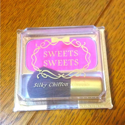 シルキーシフォンチーク/スウィーツ スウィーツ/パウダーチークを使ったクチコミ(1枚目)