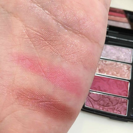 DECORTÉ AQ MW アイシャドウのクチコミ「COSME DECORTE AQMW Eye Shadow 011
5,700円
普通は淡い.....」(2枚目)