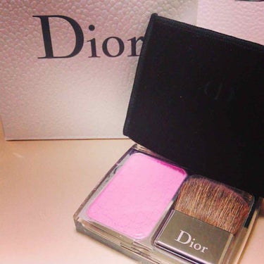 友達から誕生日プレゼントでもらった🎁
つけるといい感じに発色して顔全体が明るくなっていい感じに！！
#Dior
#チーク