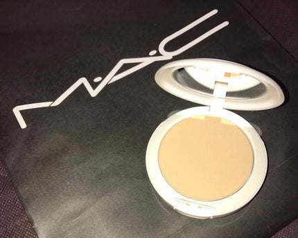 ライトフル C+ SPF 30 ファンデーション/M・A・C/パウダーファンデーションを使ったクチコミ(2枚目)