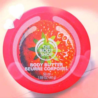 THE BODY SHOPのストロベリーボディバターです🍓💕
香りが甘～～～いストロベリーの香りです💕🍓💕💕
ボディバターなので固めなのですが、手に取ってみるとちょっと柔らかくなって、伸びもかなり良くて