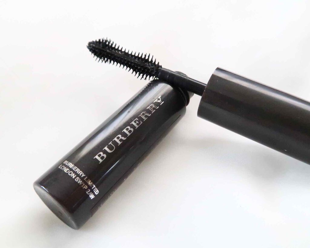 Burberry Beauty バーバリー キャットラッシュマスカラのクチコミ「バーバリー、マスカラの試用見本です♡
ブラシ部分がまつ毛につきやすくて塗りやすいです😃 時間が.....」（1枚目）