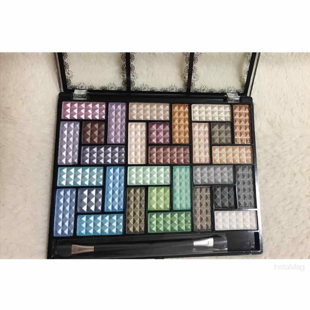 30COLORSEYESHADOWPALETTE/Dolly Angel/アイシャドウパレットを使ったクチコミ(1枚目)