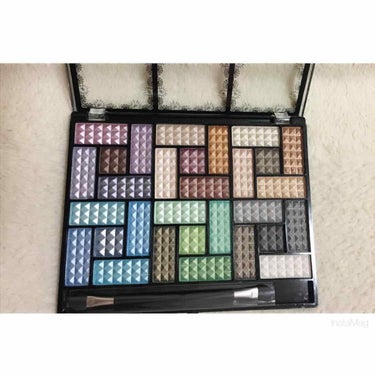 30COLORSEYESHADOWPALETTE/Dolly Angel/アイシャドウパレットを使ったクチコミ（1枚目）