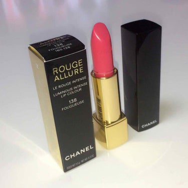 CHANEL [ ROUGE ALLURE ] 138番


加工なしで載せています◎

138番は赤よりのピンクが少し薄い感じの色
なので赤が似合わないピンクが似合わないって
人に挑戦しやすい丁度いい