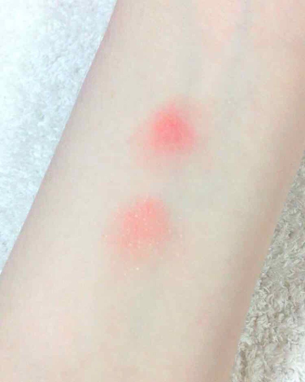 excel スリークチークのクチコミ「▶︎レッドはラメなし、コーラルはゴールドのラメが入っています
▶︎コーラルは程よく血色感を出し.....」（1枚目）